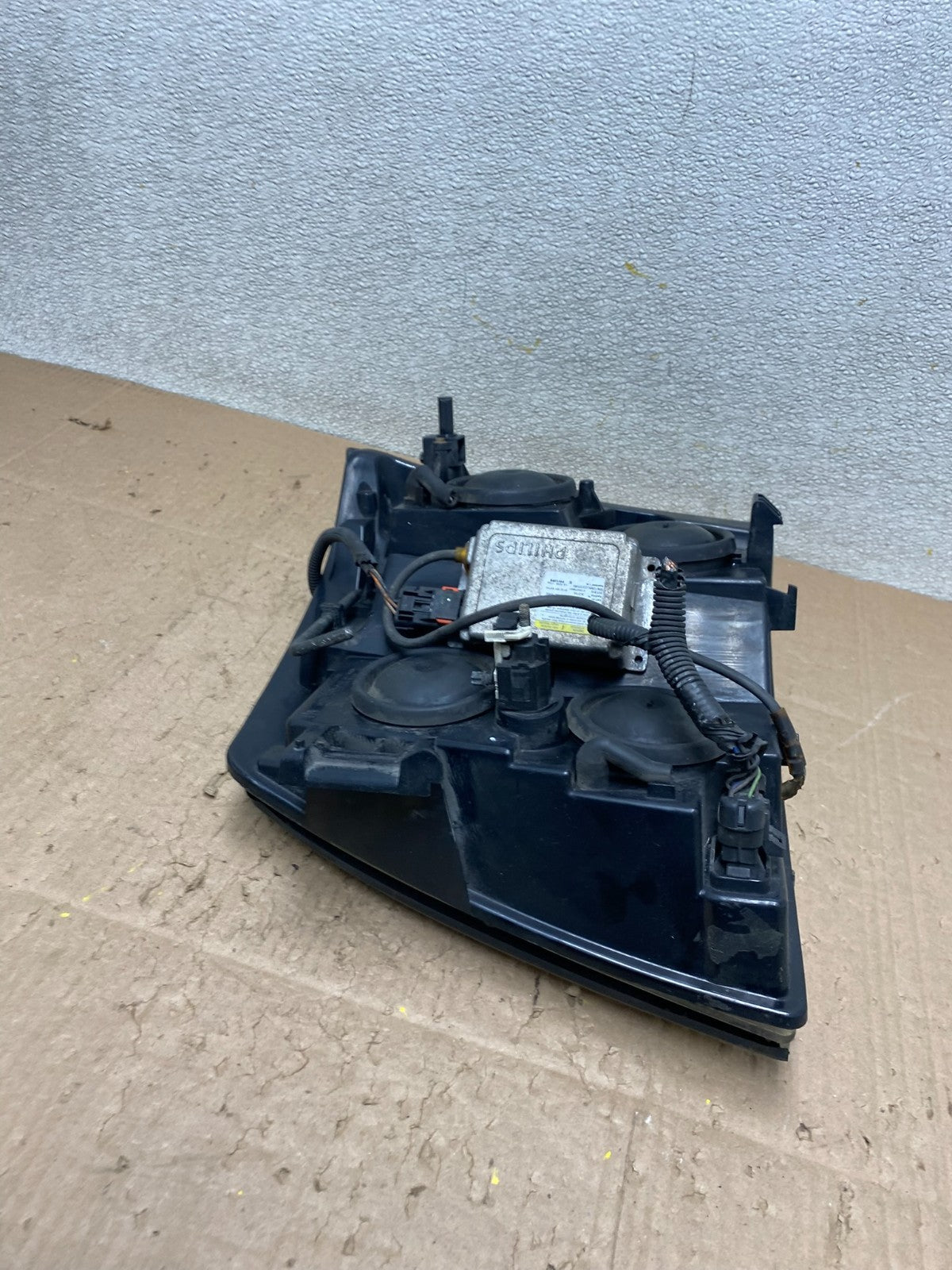 2002-2006 Cadillac Escalade Right Passenger Side Xenon HID Headlight Oem Y31069
