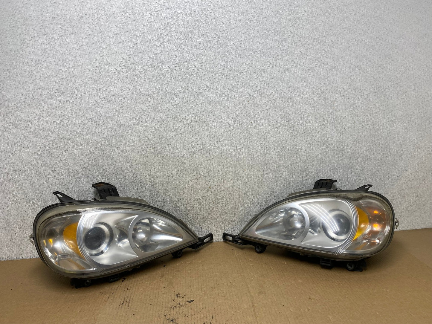 2002 - 2005 Mercedes ML ML350 ML500 Left+Right Side Halogen Headlights AG2121 LK0