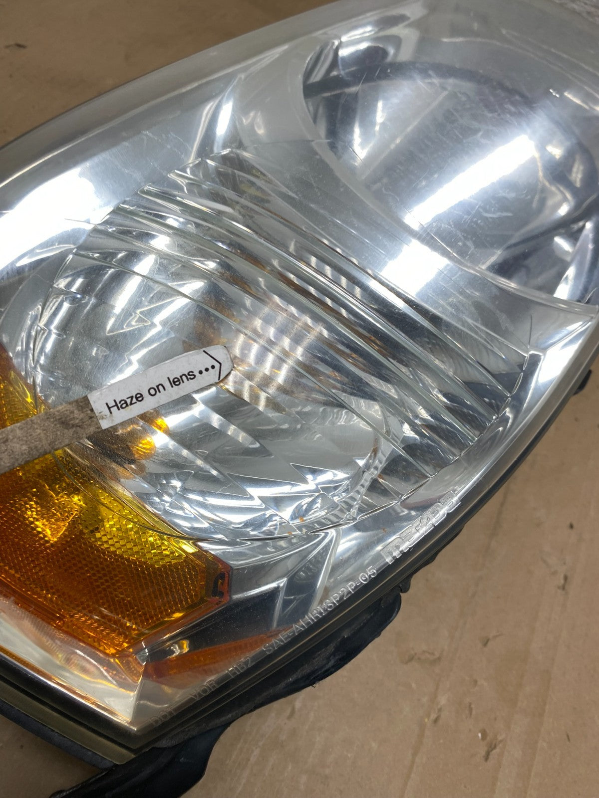 2005 - 2006 Mazda Tribute Right Passenger Rh Headlight AE9137 DW4