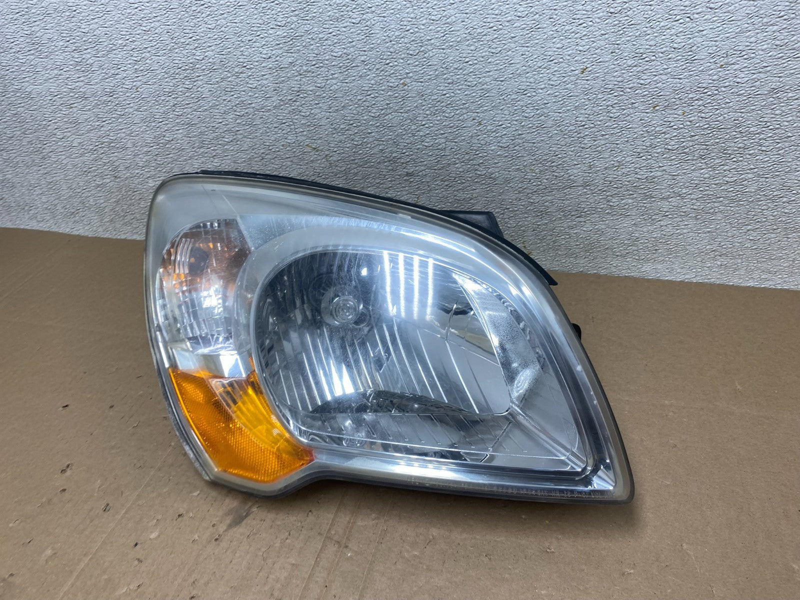 2007 to 2010 Kia Sportage Right Passenger RH Halogen Headlight T8207 DW1