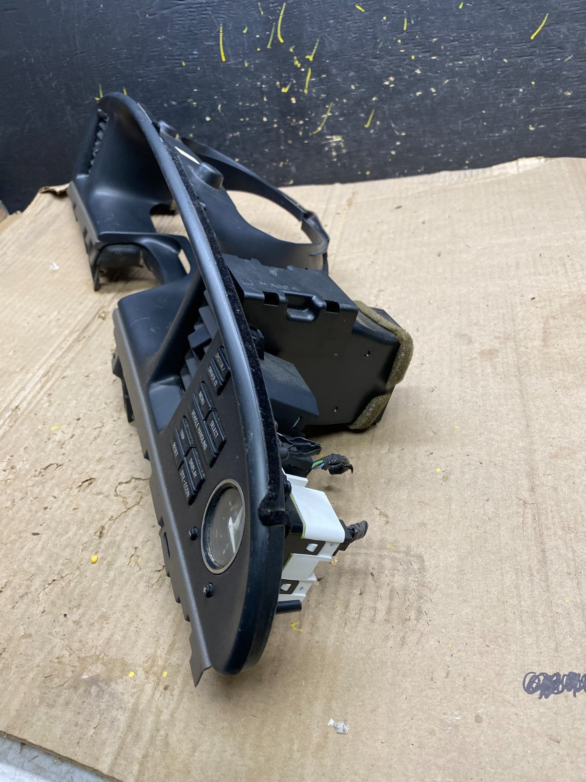 1998 to 2001 Lincoln Continental  Speedometer Dash Bezel Air Vent X6129 DG3