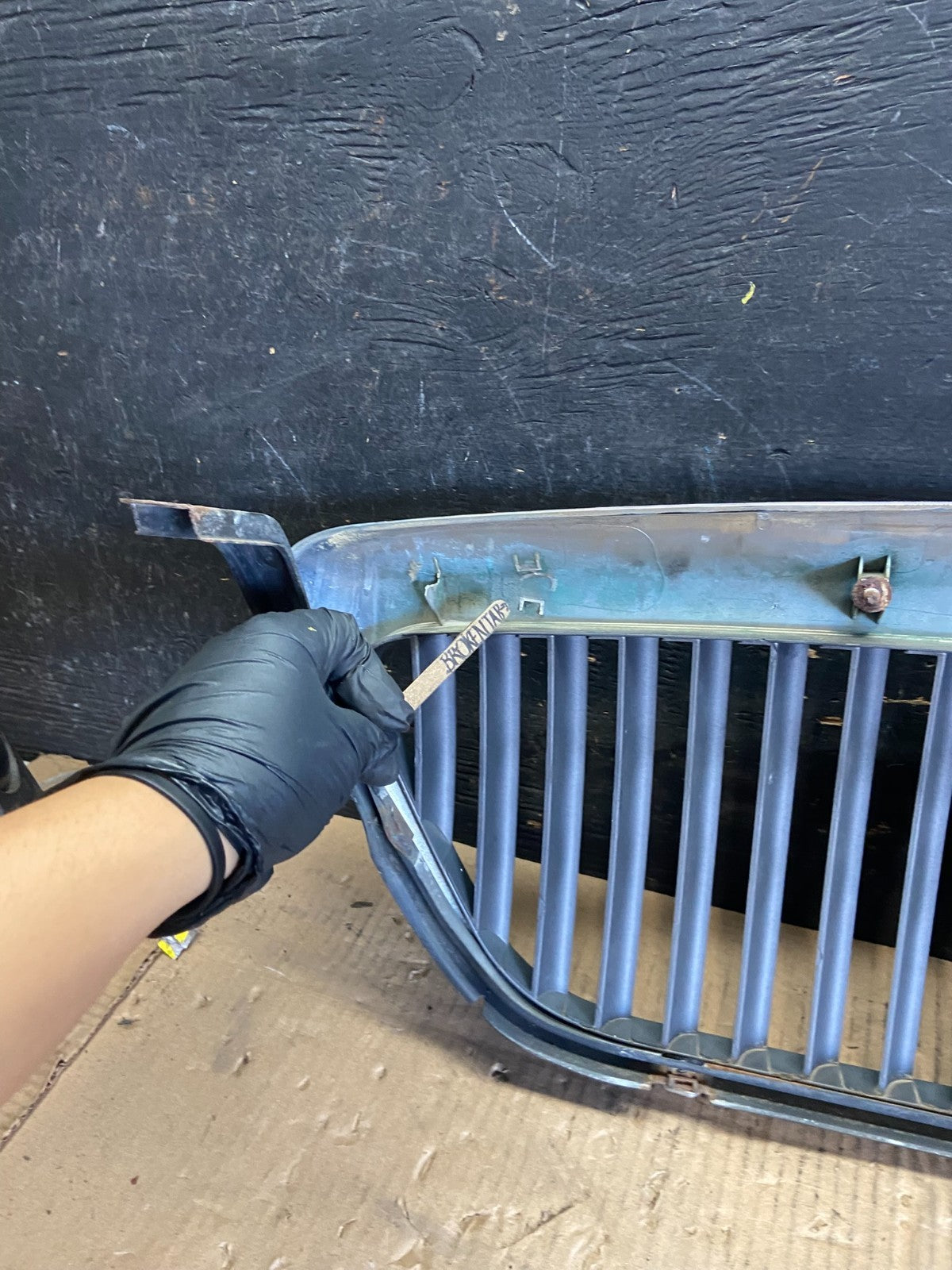 1998 to 2002 Lincoln Navigator Front Upper Grill Grille Oem r7104 DG10