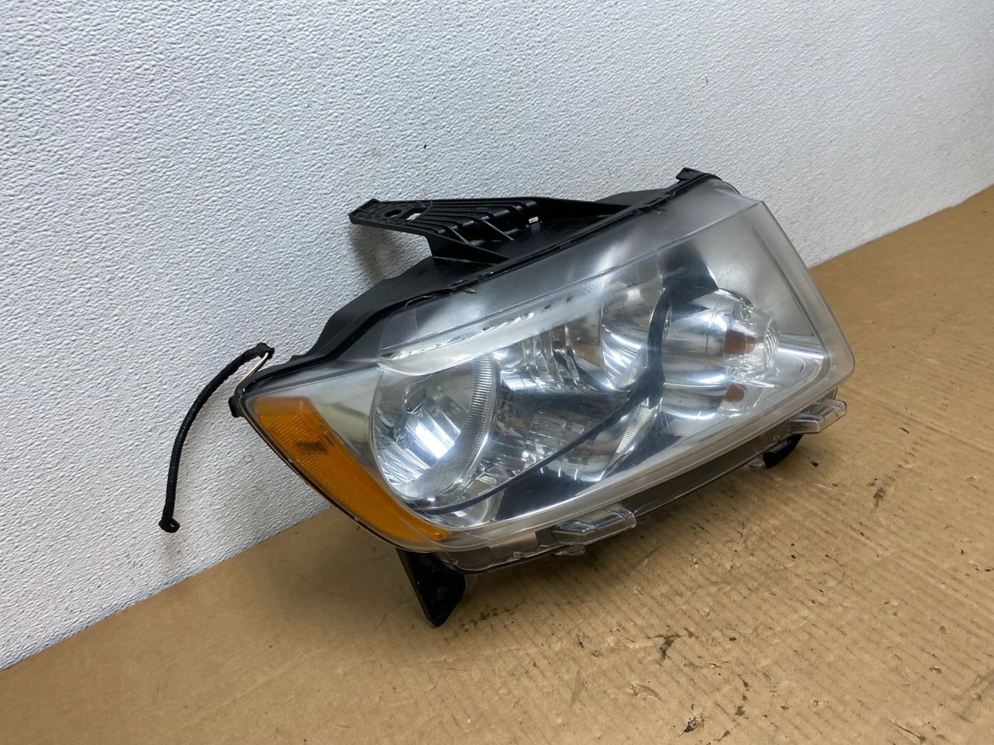 2011-2013 Jeep Grand Cherokee Right Passenger Halogen Headlight AC7632 DW2