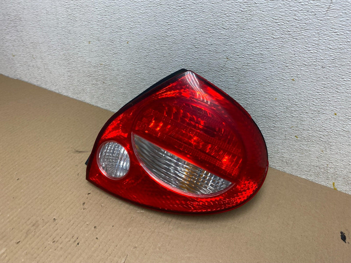 2000 to 2001 Nissan Maxima Right Passenger Rh Side Tail Light OEM M7864 DW1
