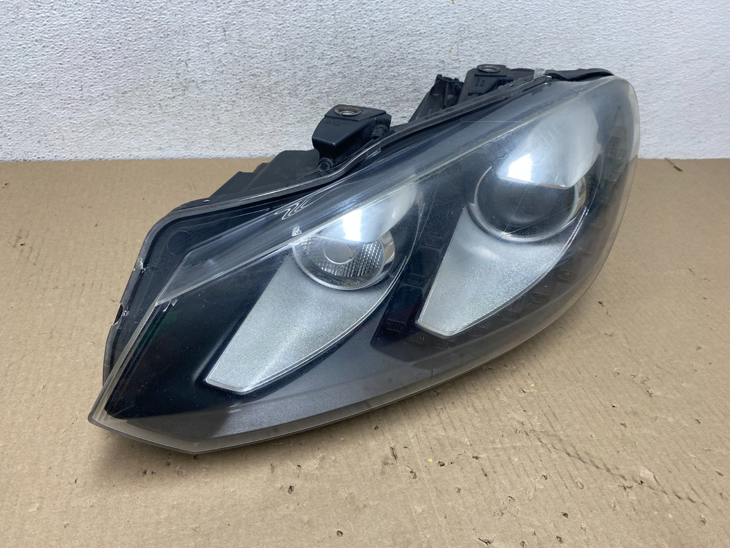 2010-2014 Volkswagen Golf MK6 GTI Left Driver LH Xenon HID Headlight AE9584 DG2