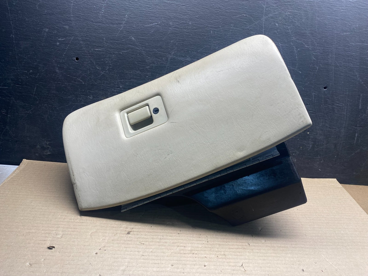 1999 to 2004 Lincoln Town Car Front Right Glove Box ah9722 DG0