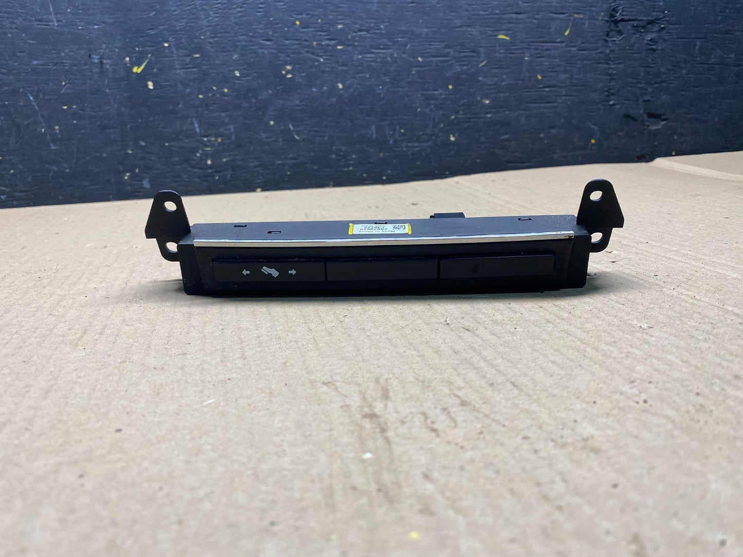 2007 - 2009 Cadillac Escalade Center Pedal Control Switch 20820629 Q6909 DG0