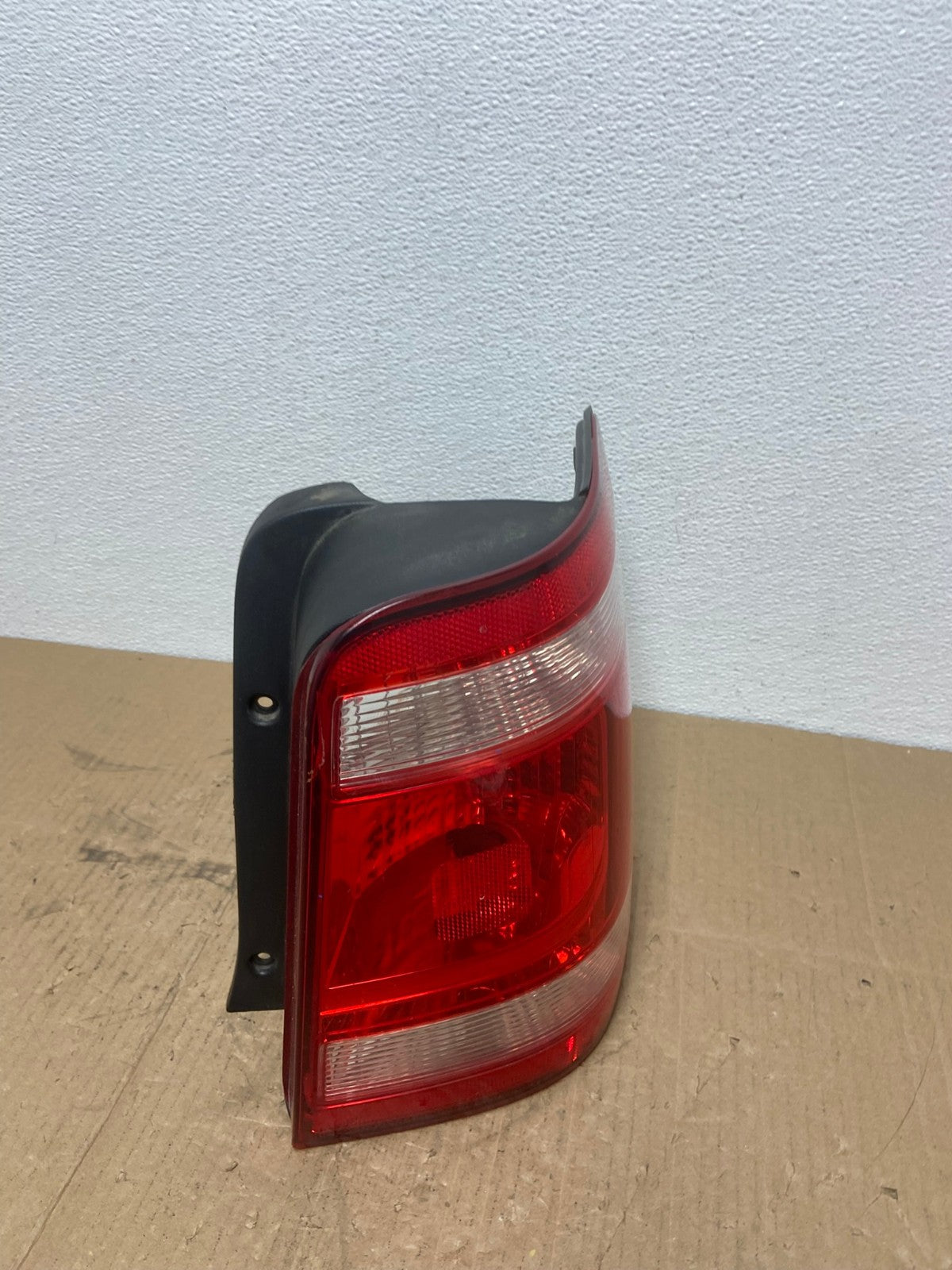 2008 to 2012 Ford Escape Right Passenger RH Side Tail Light AB8331  LK2