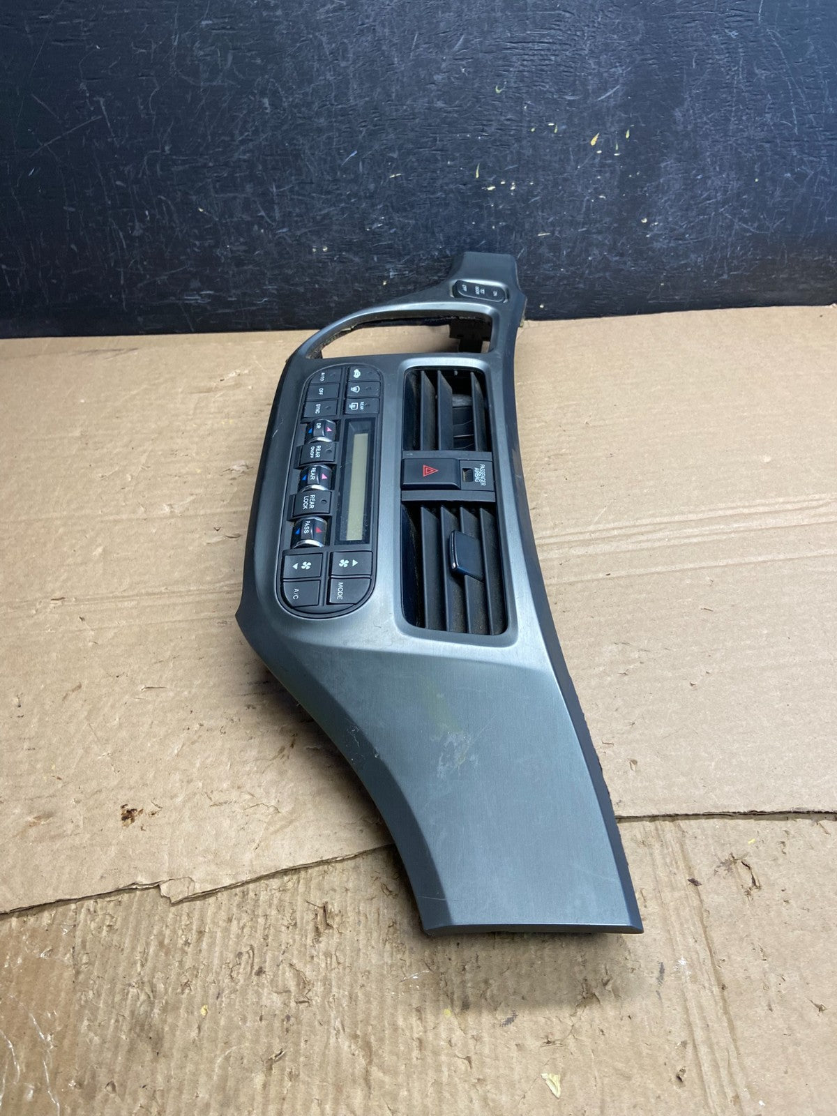 2005 to 2010 Honda Odyssey Radio Climate Control Dash Trim Bezel AF2022 DW2