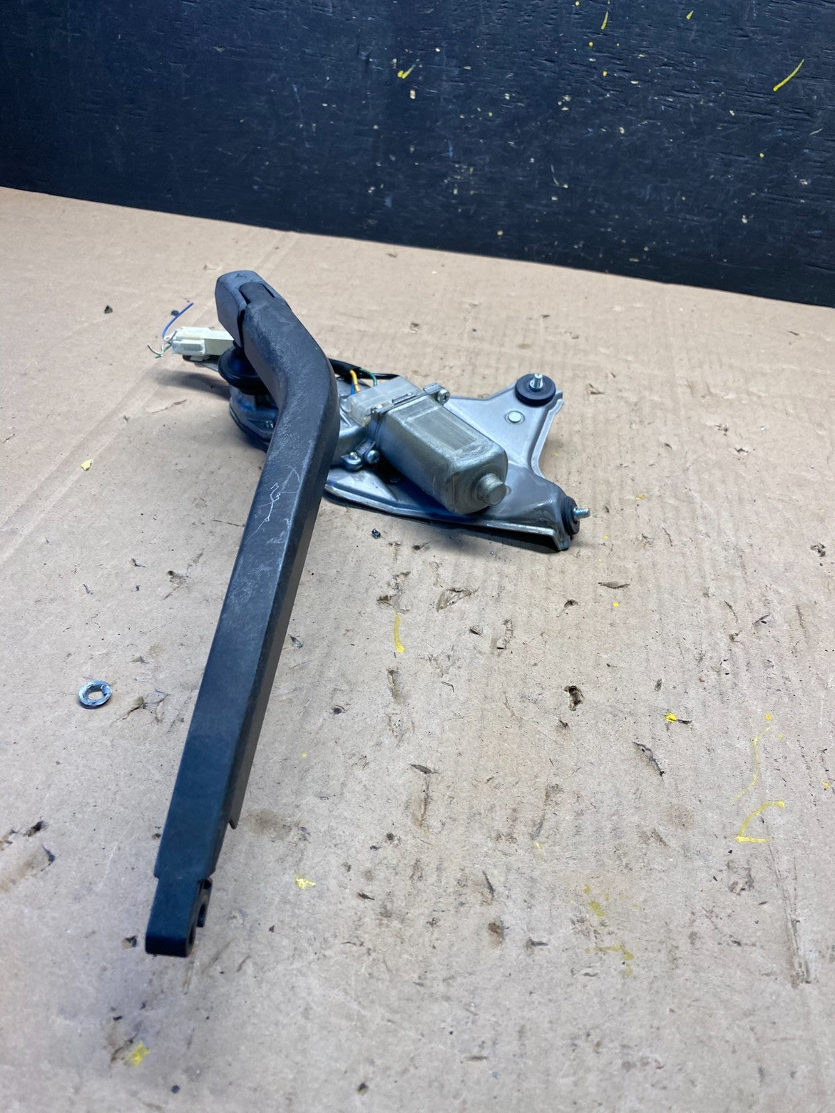 2004 to 2009 Toyota Prius Rear Wiper Windshield Motor R8842 DG3