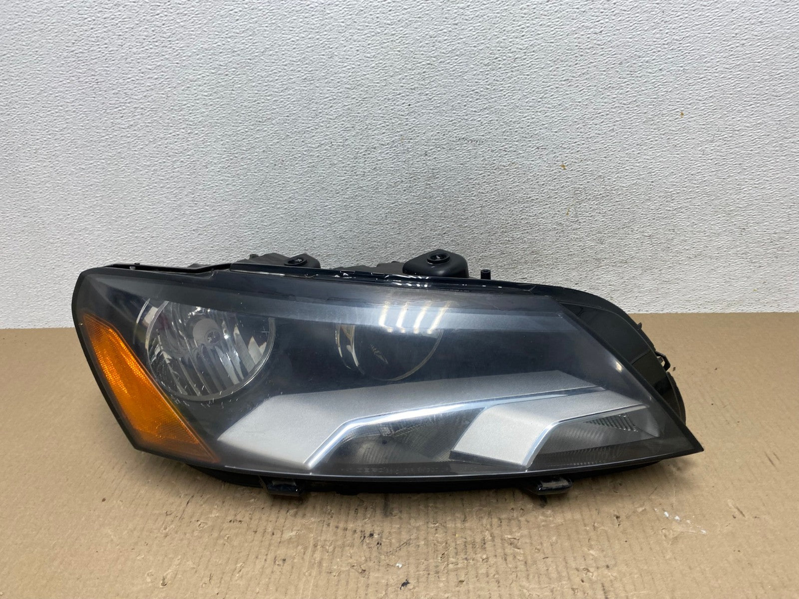 2012-2015 Volkswagen Passat Right Passenger RH Halogen Headlight DEPO AE7093 LK0