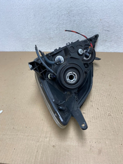 2004-2005 Toyota Sienna Right Passenger Halogen Headlight AF5874 DW5