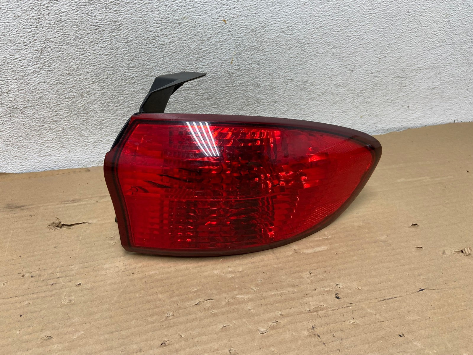 2006-2007 Subaru Tribeca B9 Right Passenger Rh Side Tail Light AG8141 LK0