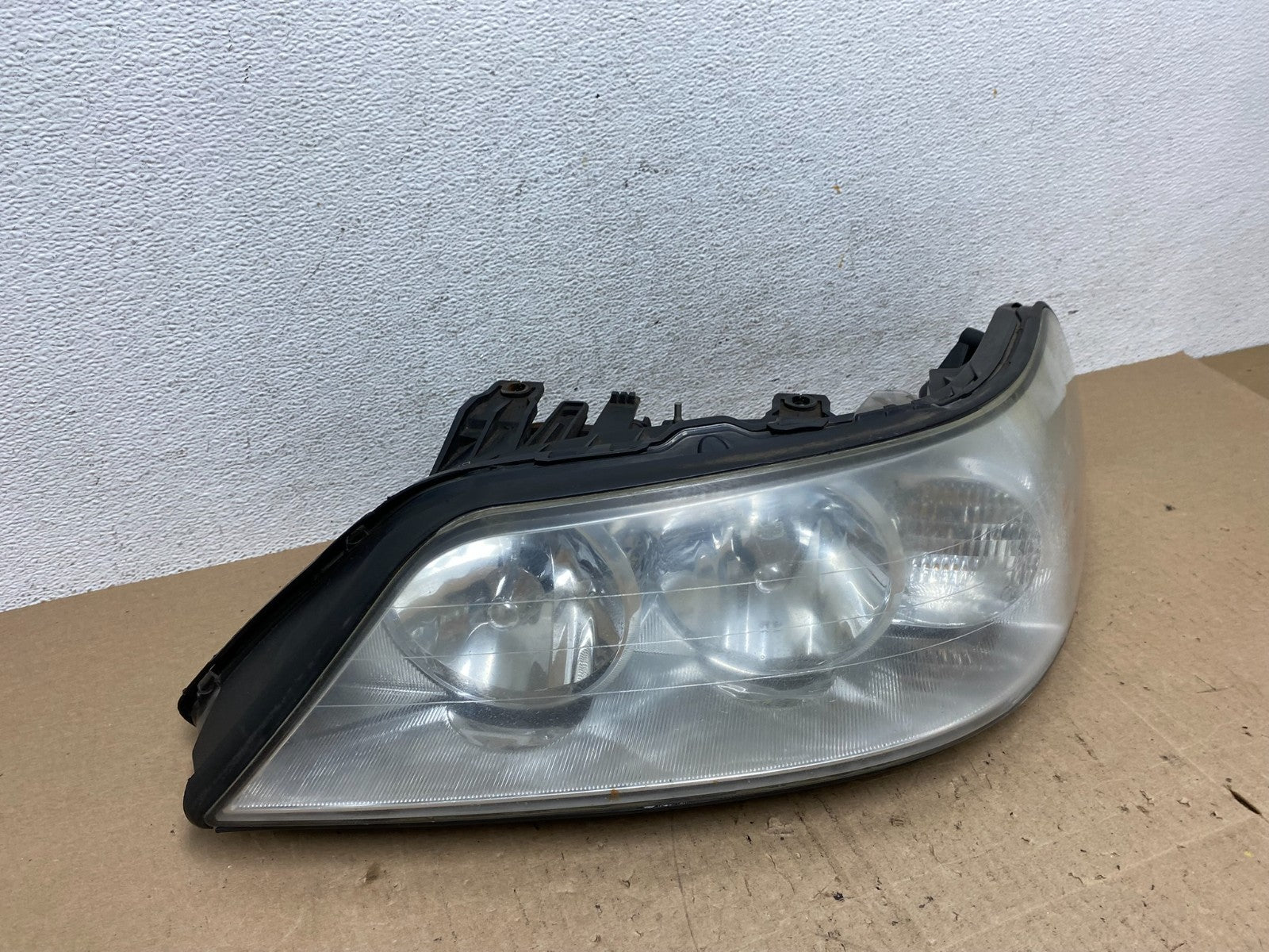 2005 to 2011 Lincoln Town Car Left Driver LH Side Headlight AE6132 DW2