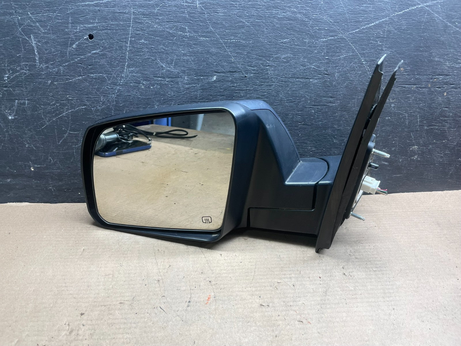 2008-2010 Toyota Sequoia Left Driver Turn Sgn  View Door Mirror OEM P7364 DG2