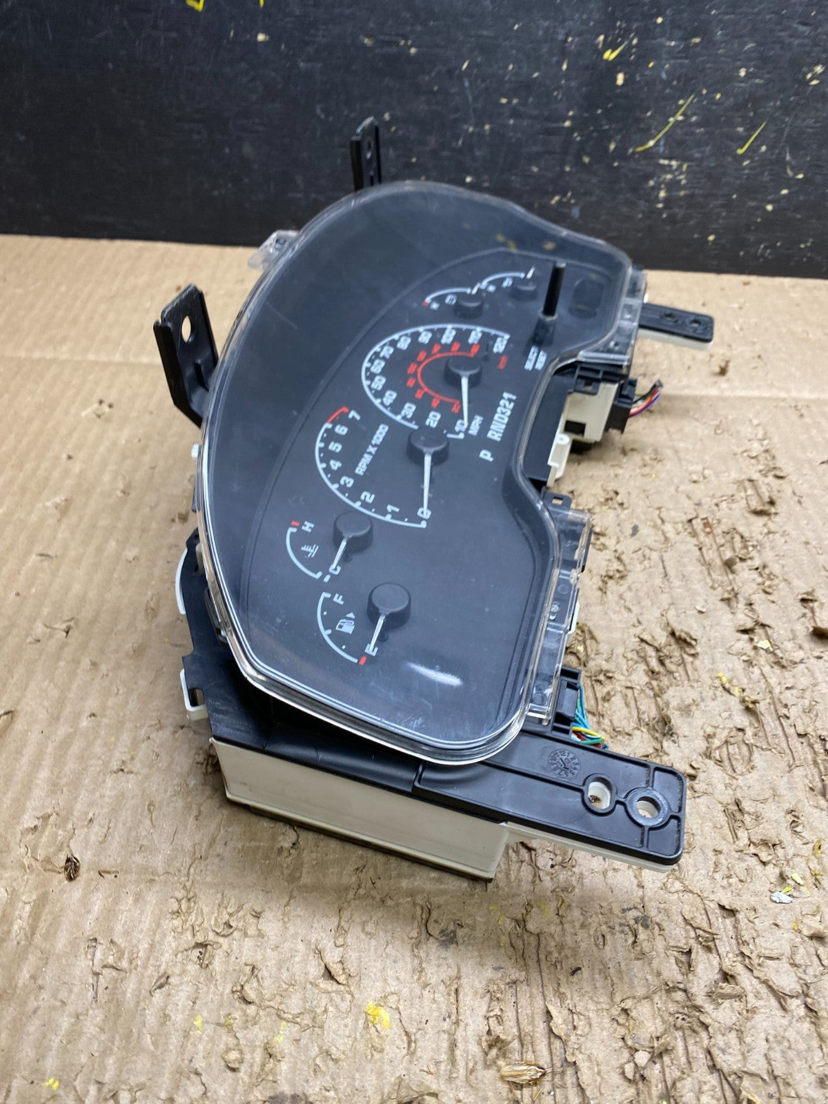 2002 Ford Explorer Speedometer Cluster Gauge OEM V7503 DG2
