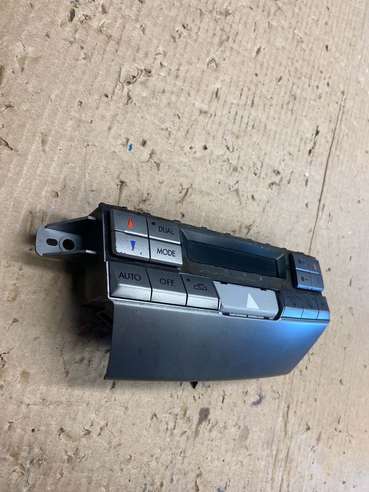 2010 - 2014 Subaru Outback Legacy A/C Heater Climate Control Unit AE4094 DG1
