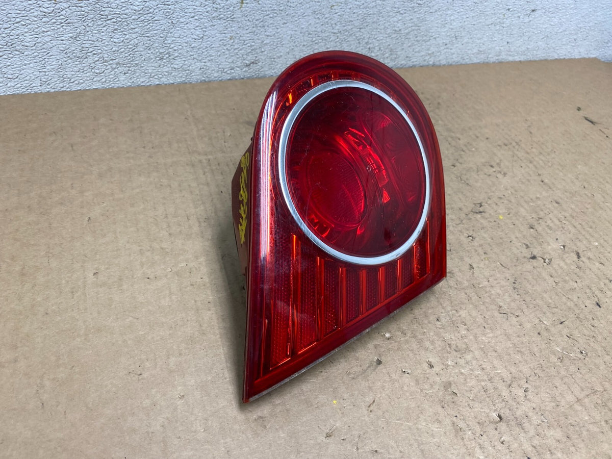 2004-2006 Kia Amanti Left LH Side Tail Light inner L8448 DW2