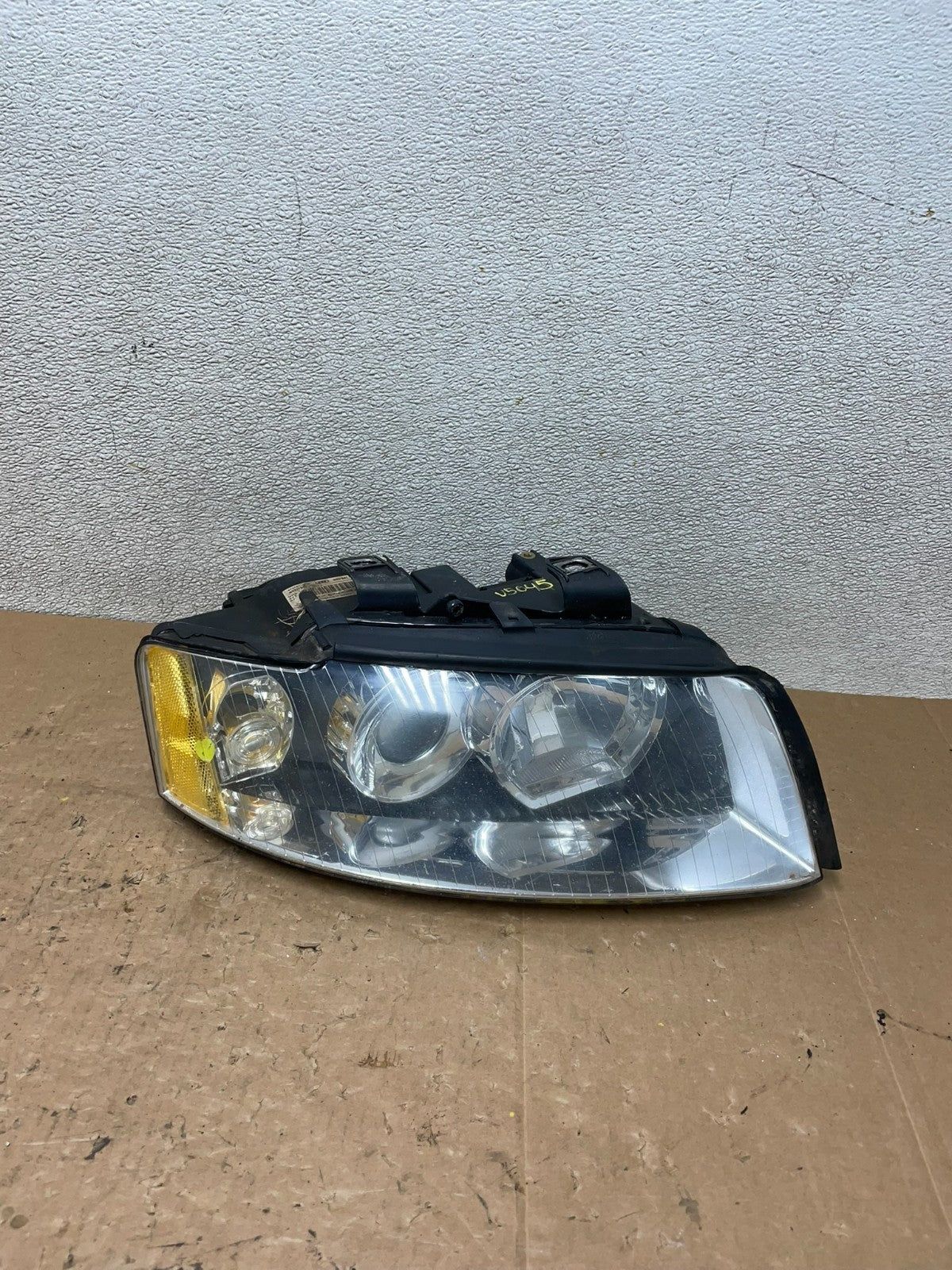 2002 - 2005 Audi A4 Sedan Right Passenger Xenon Headlight OEM V5045 DW0