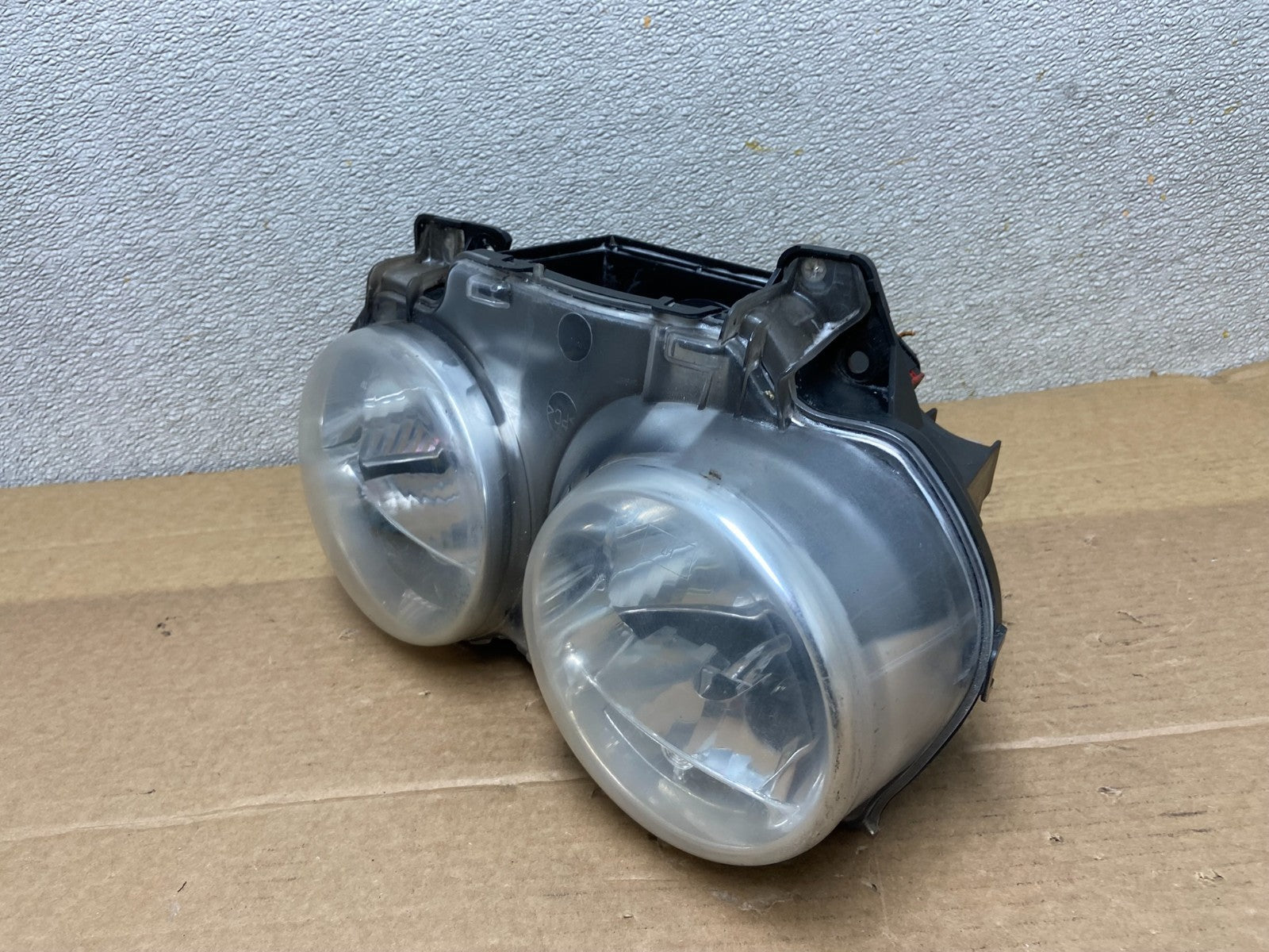 2004 to 2005 Jaguar XJ8 Left Driver Side Headlight AB50861