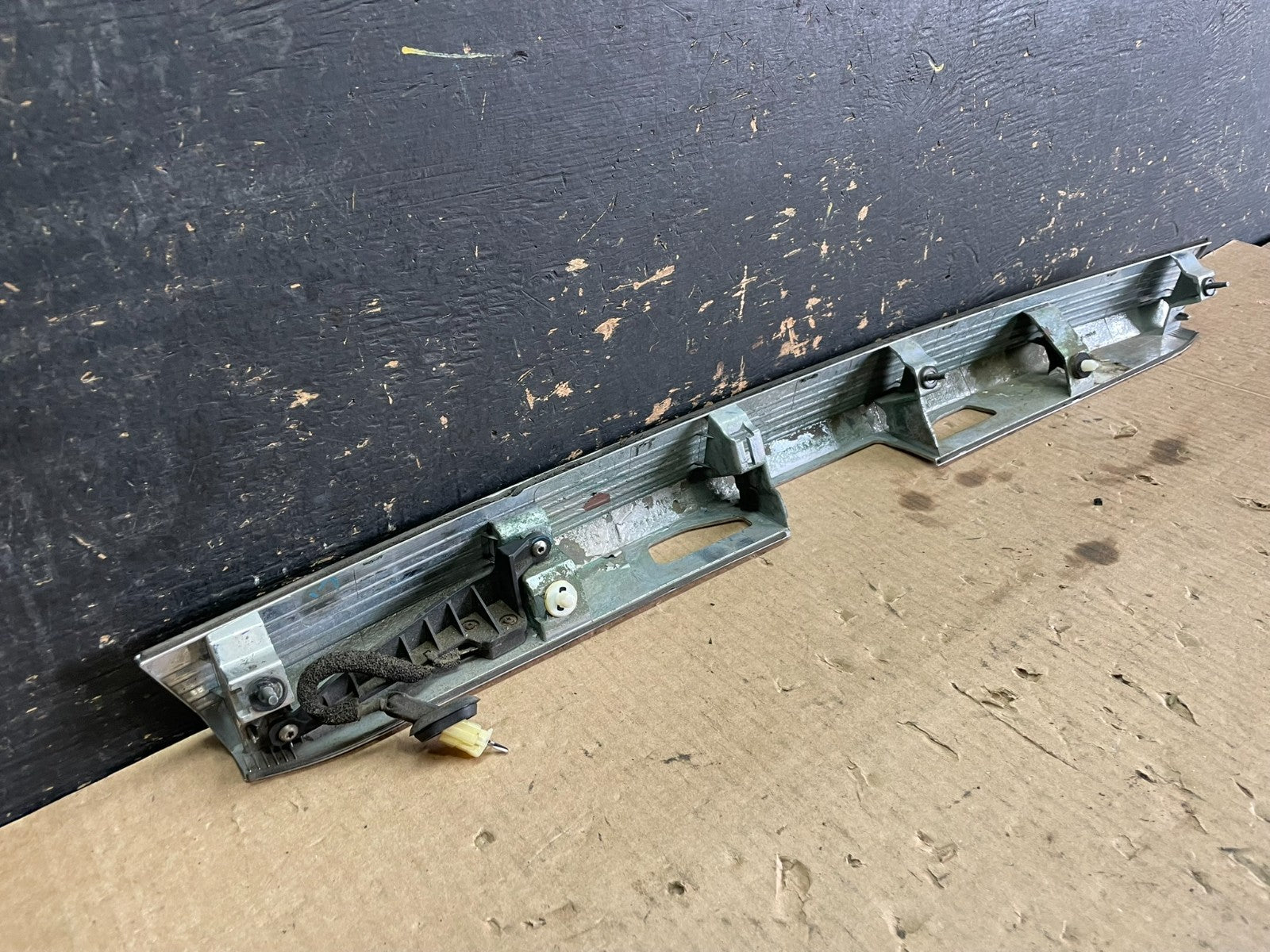 2011 to 2013 Honda Odyssey Rear Camera License Plate Trim Molding Panel Y9686 PS5