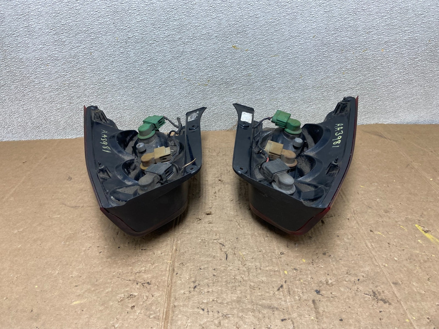 2005 2006 Mazda Tribute Left+Right Side Tail Lights AA3981 DW8