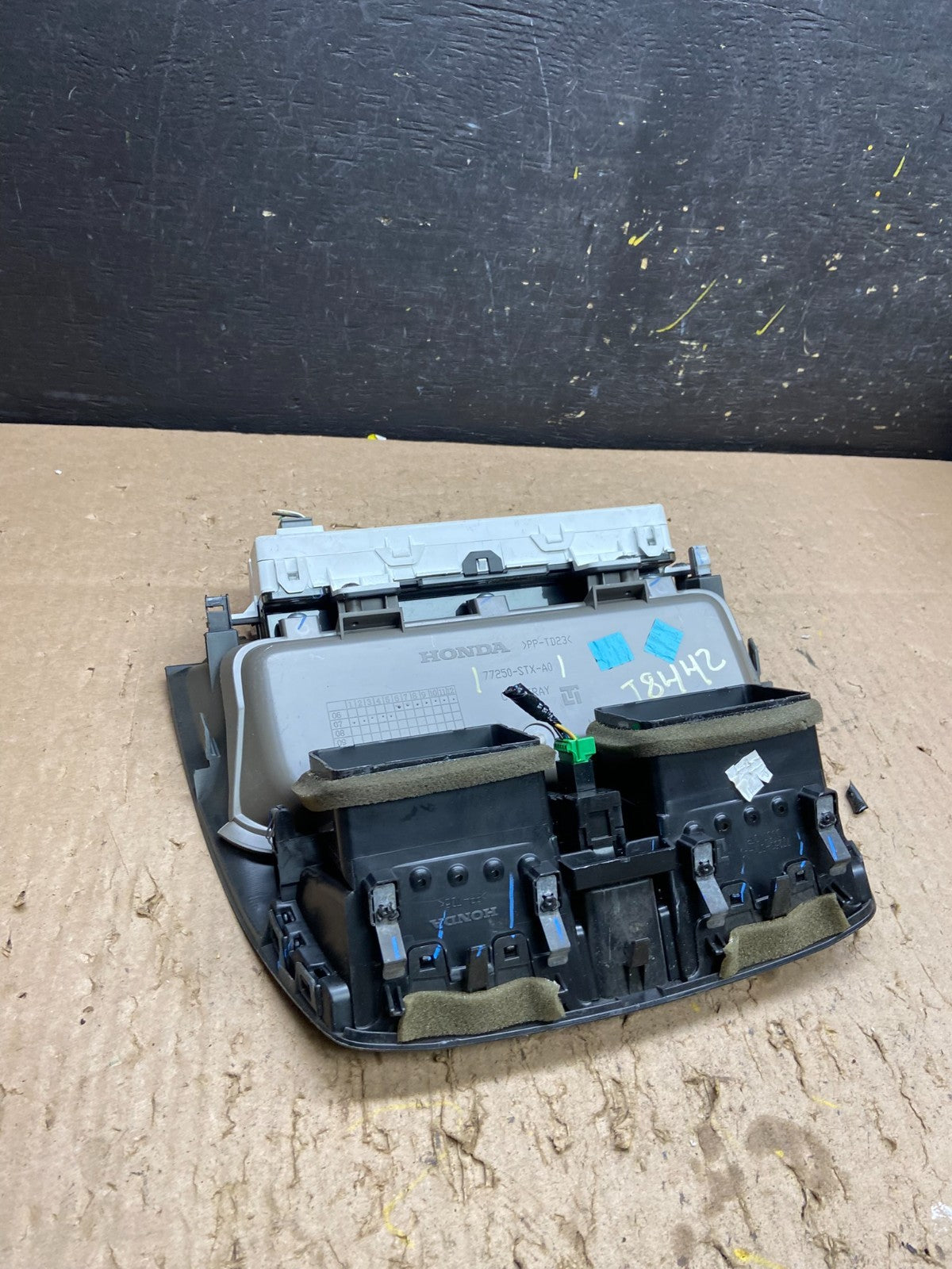 2007 - 2013 Acura MDX Front Dash Tray Center Console Air Vents Hazard T8442 DG3