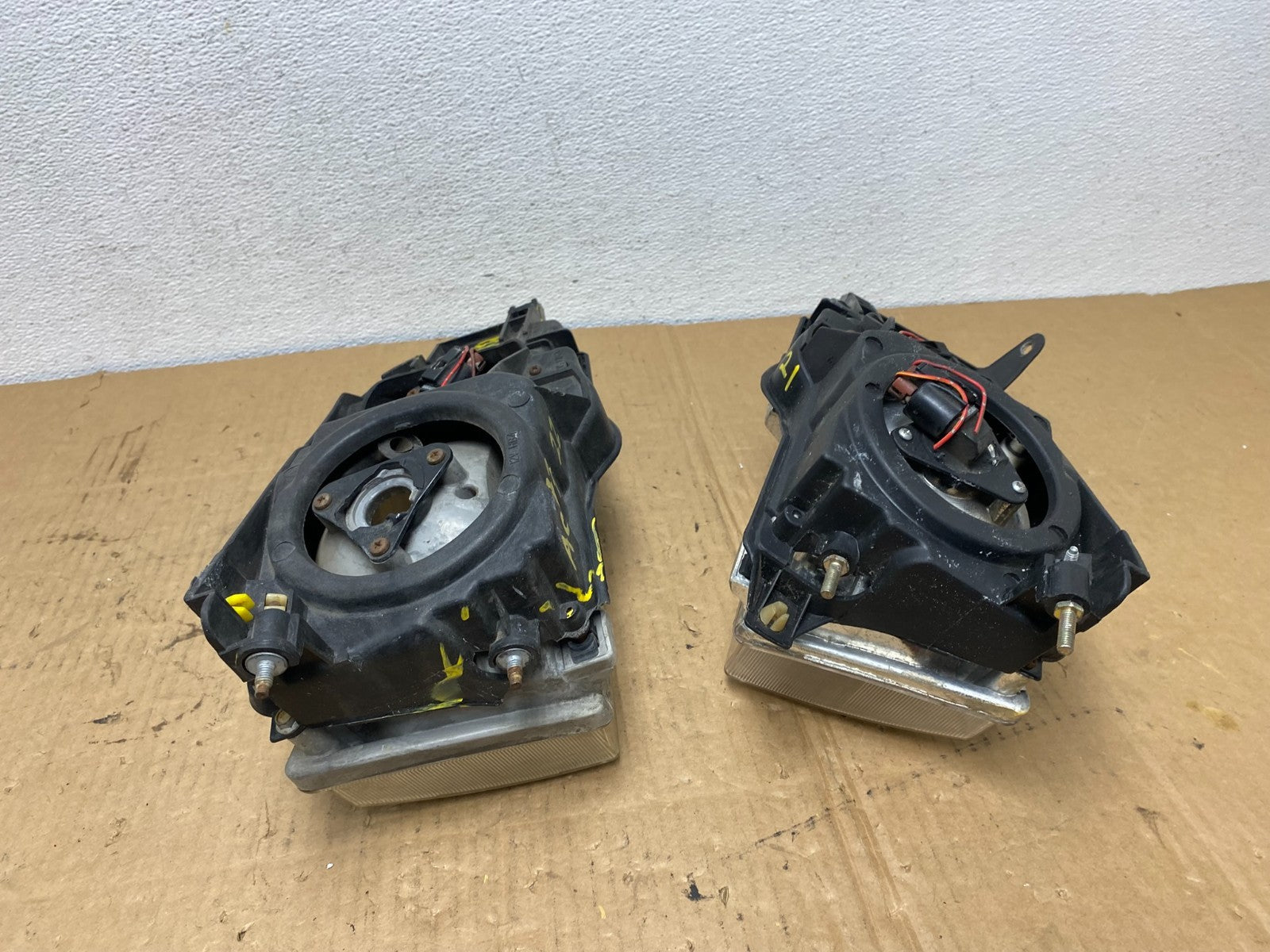1993 to 1997 Toyota Corolla Left+Right Side Headlights AC7722 DW8