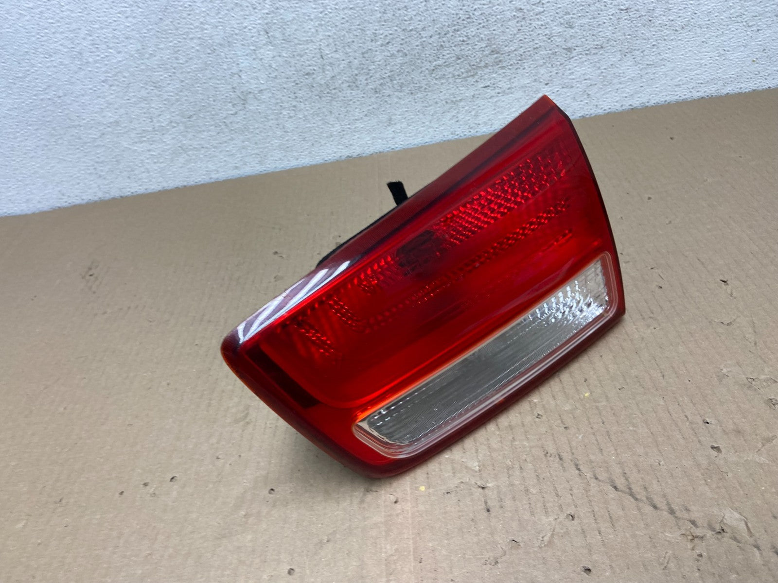2015 2016 2017 Kia Sedona Right Passenger RH Side Inner Tail Light AE9538 DG2