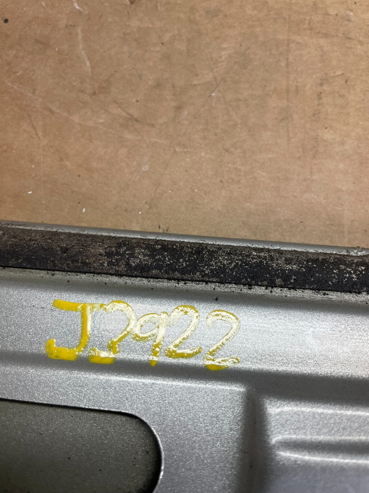 2005 to 2010 Honda Odyssey Right Side Rail Cover Quarter Trim Molding J3922 DG10
