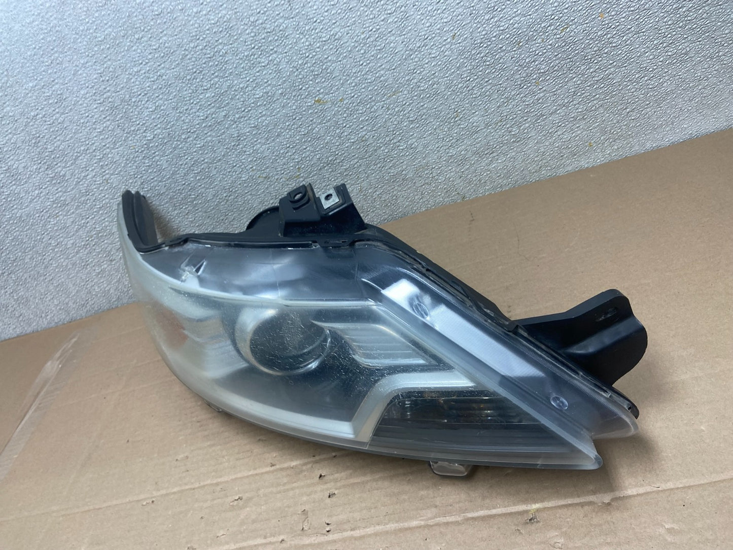 2010 2011 2012 Ford Taurus Right Passenger RH Halogen Headlight OEM AA8684 DW1