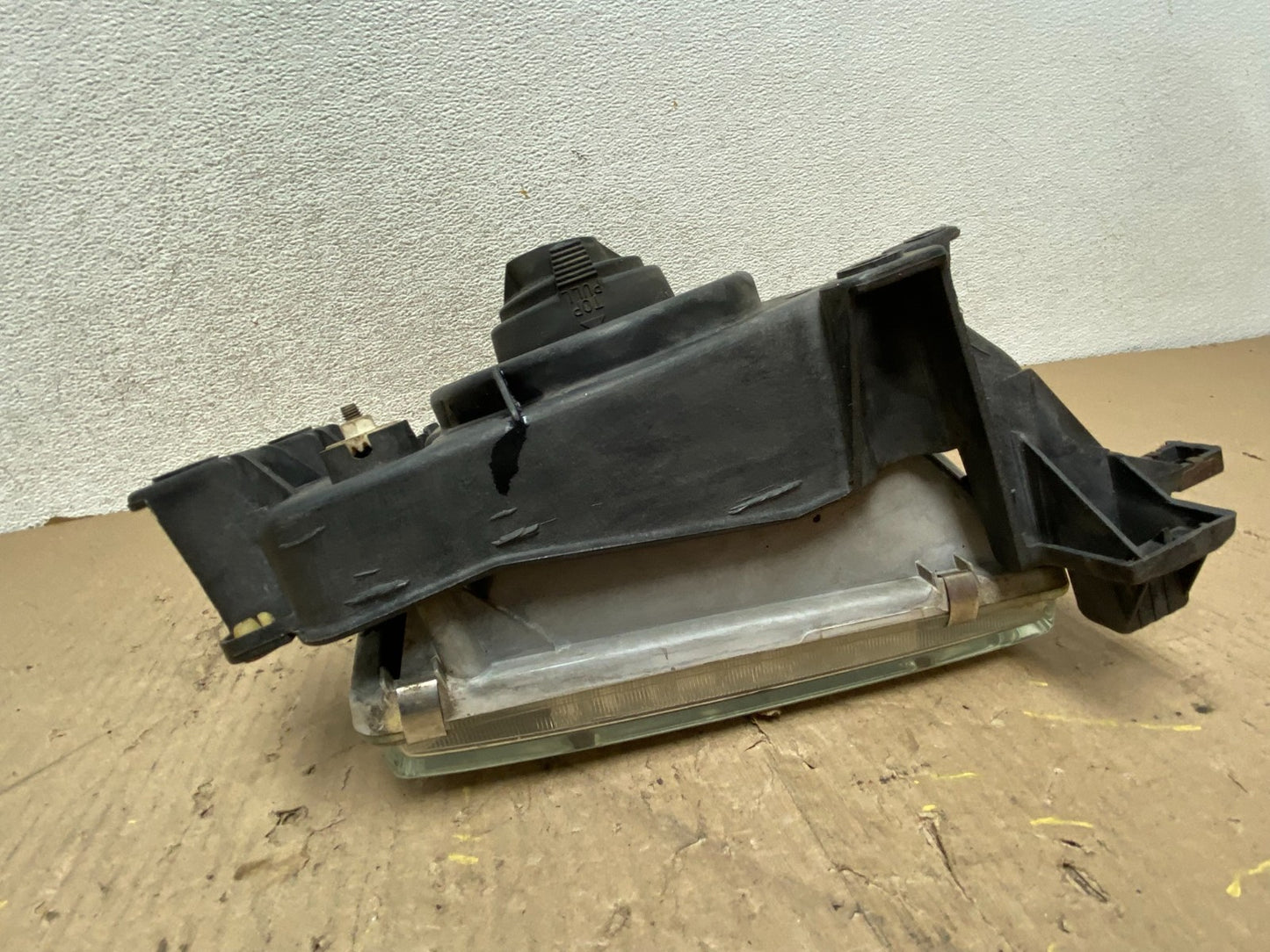 1996 to 2002 Toyota 4Runner Halogen Left Driver LH Headlight AG8081 DW6