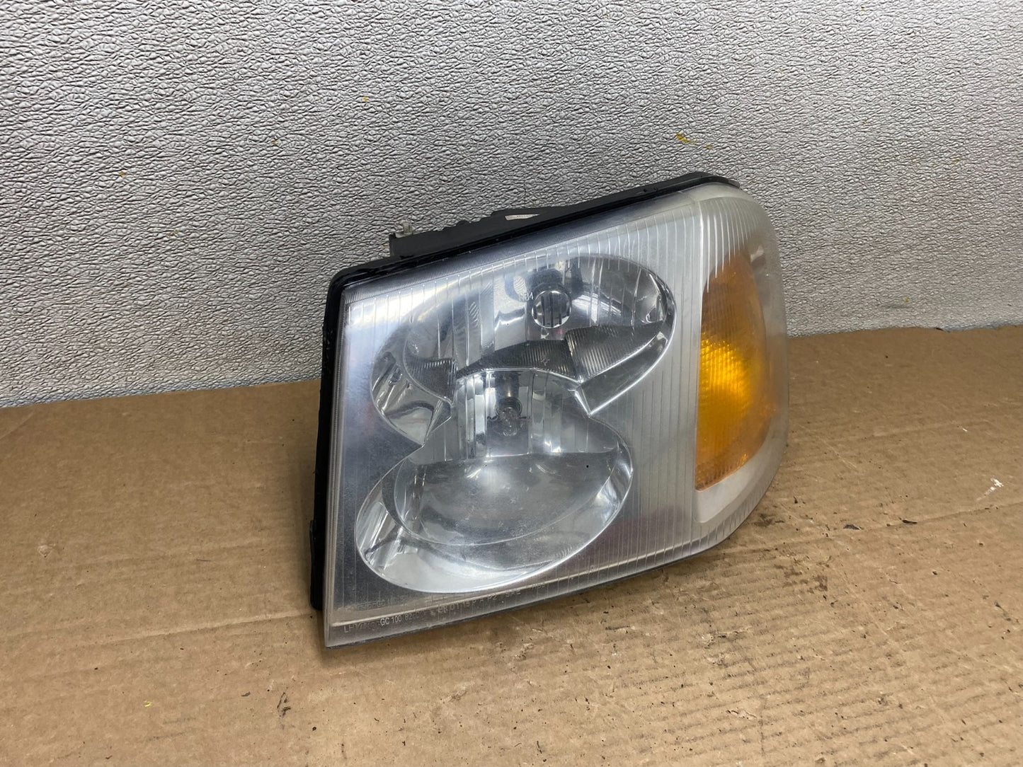 2002 to 2009 Gmc Envoy Left Driver Lh Side Headlight Halogen Oem Z1552 PS2