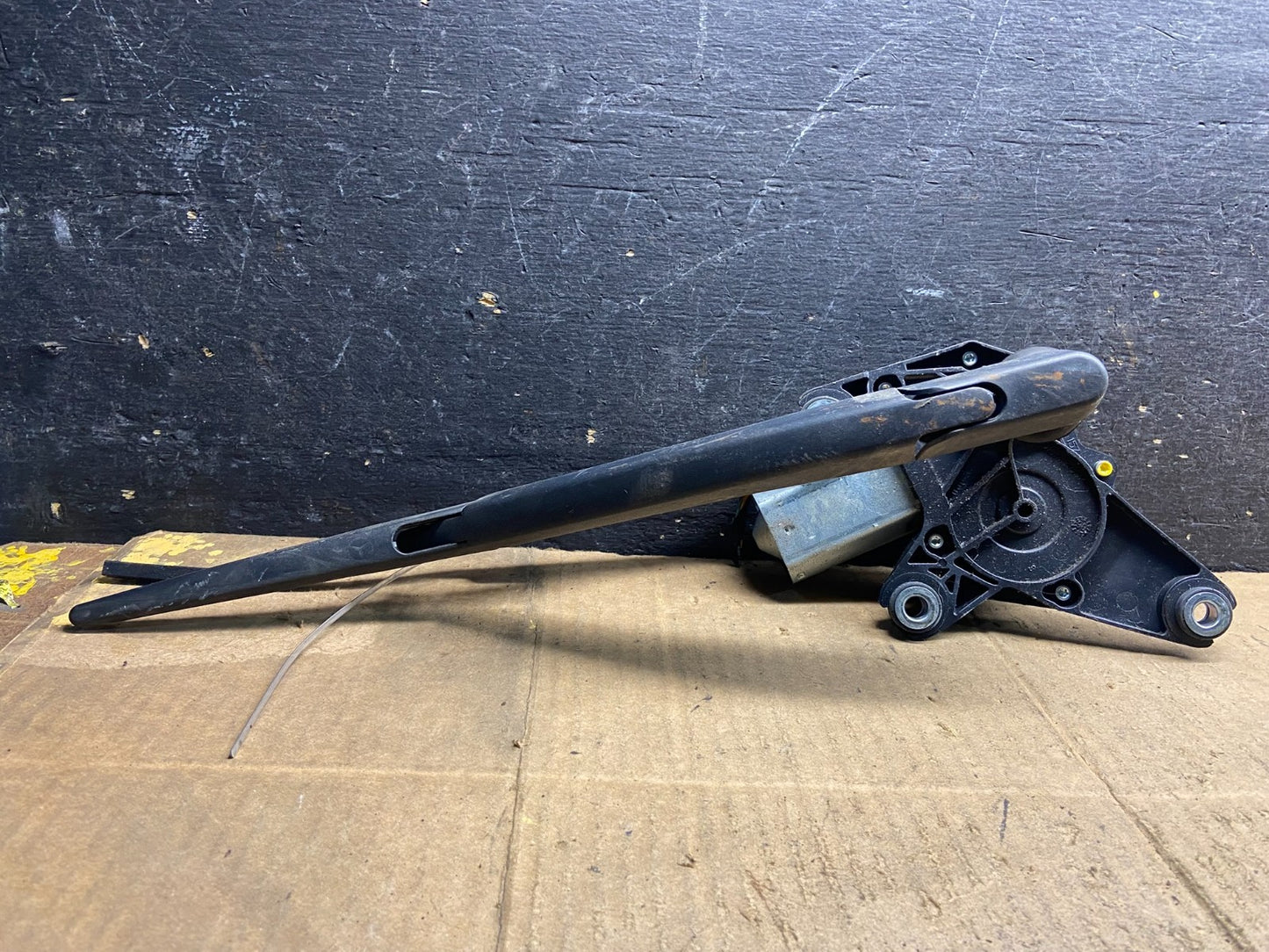 2004 to 2007 Dodge Grand Caravan Rear Wiper Motor Y7350 PS0