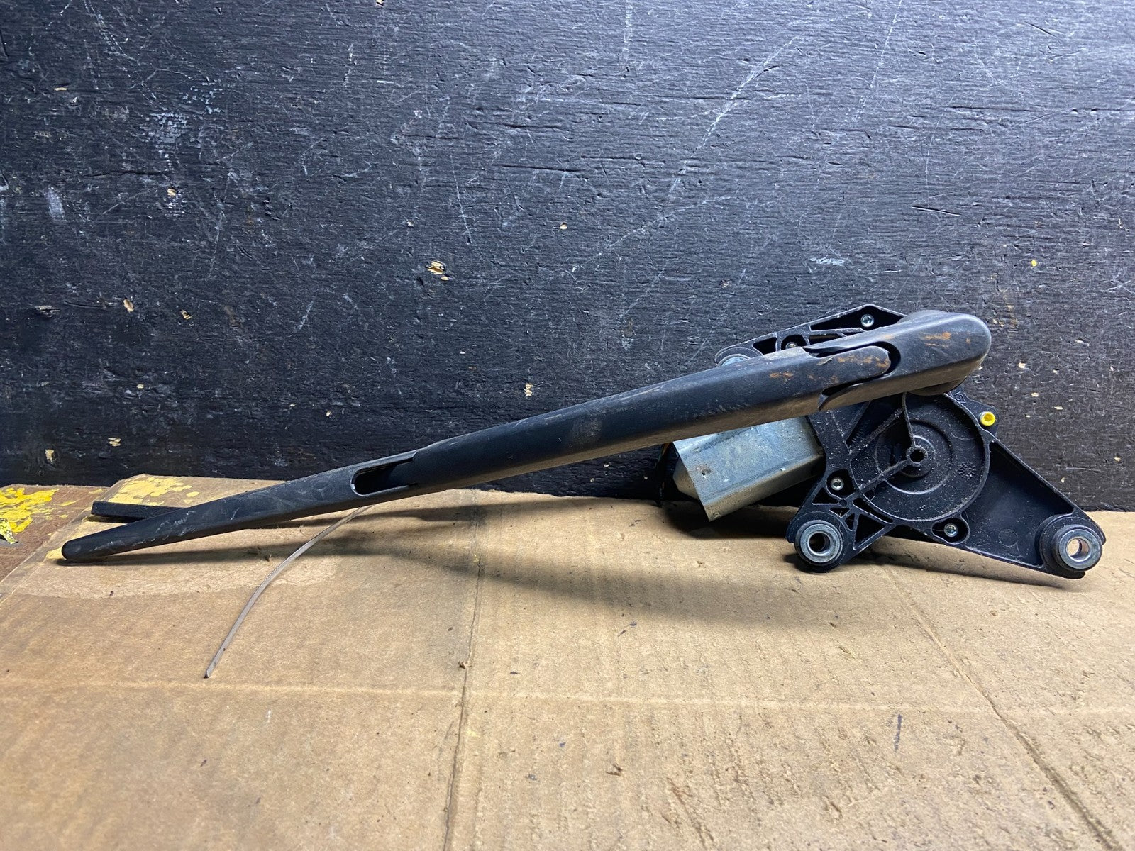 2004 to 2007 Dodge Grand Caravan Rear Wiper Motor Y7350 PS0