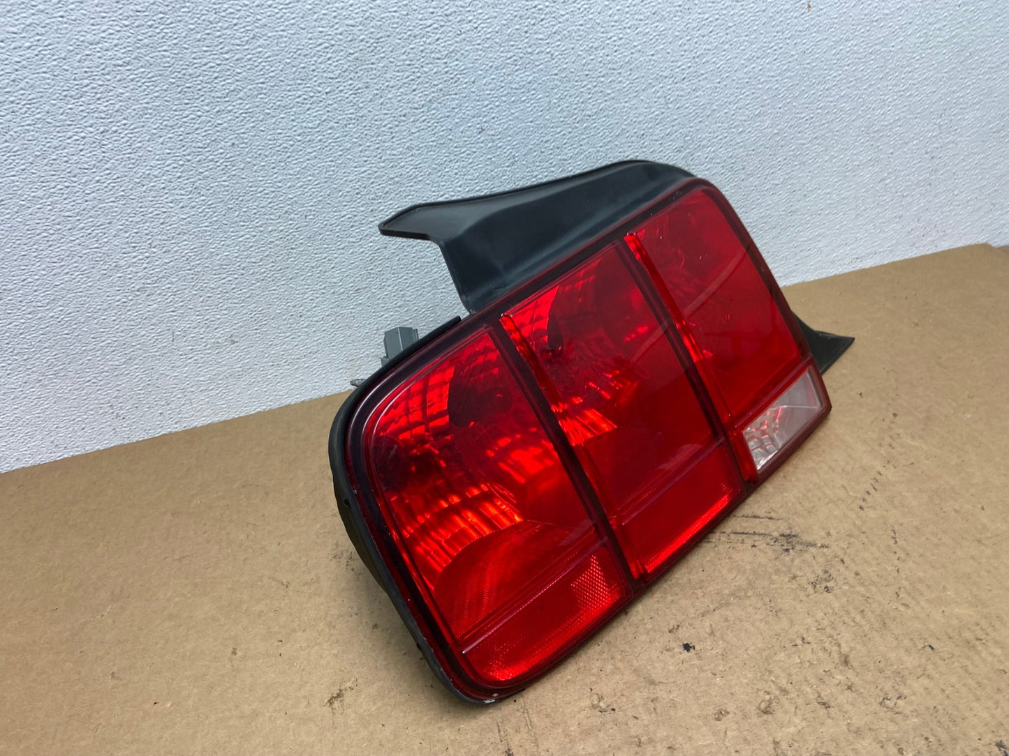 2005 - 2009 Ford Mustang Left Driver Lh Side Tail Light Oem AC3502 LK2