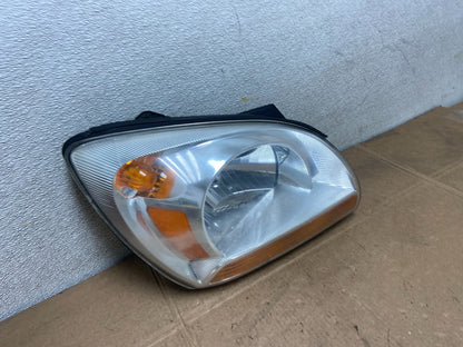 2005 to 2006 Kia Sportage Right Passenger RH Halogen Headlight OEM Y5592 DW2