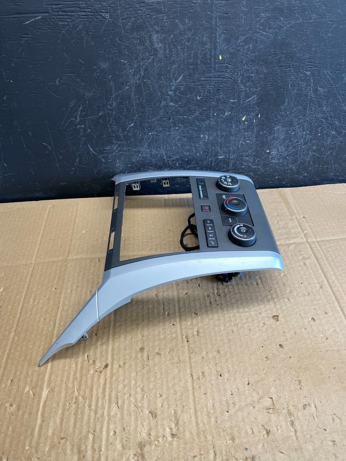 2008 to 2012 Chevrolet Traverse AC Heater Climate Control Unit AC9514 DG1