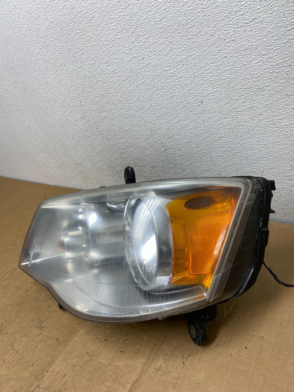 2008 to 2016 Chrysler Town and Country Left Driver Lh Side Headlight AC8638 DW2