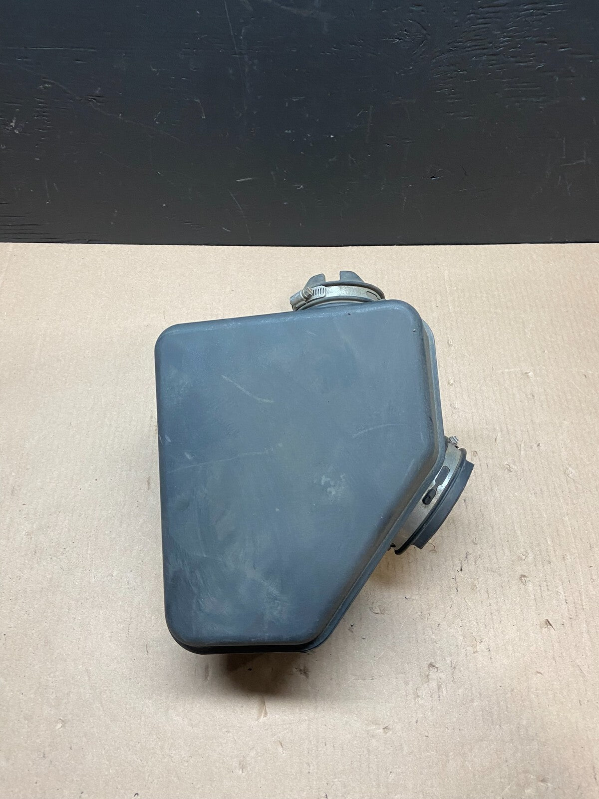 2007 to 2010 Lincoln MKX 3.7L Air Cleaner Box Resonator OEM D5005 DG12
