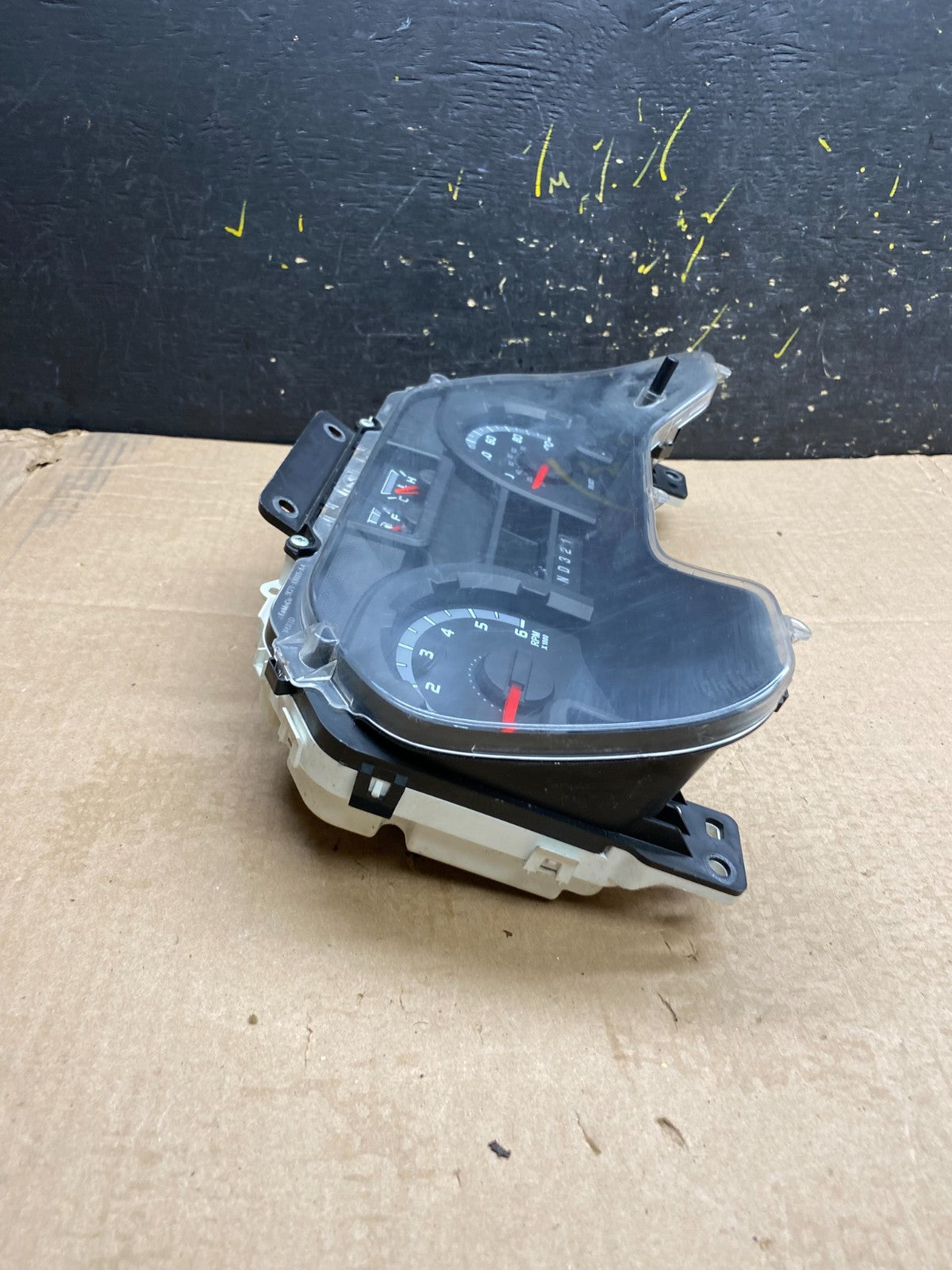 2011 Ford E150 E250 E350 VAN Gauge Speedometer Cluster y9888 DG2