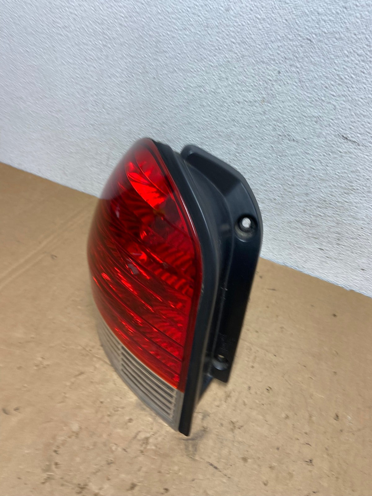 2005 to 2006 Hyundai Santa Fe Left Driver Side Tail Light AD3258 LK1