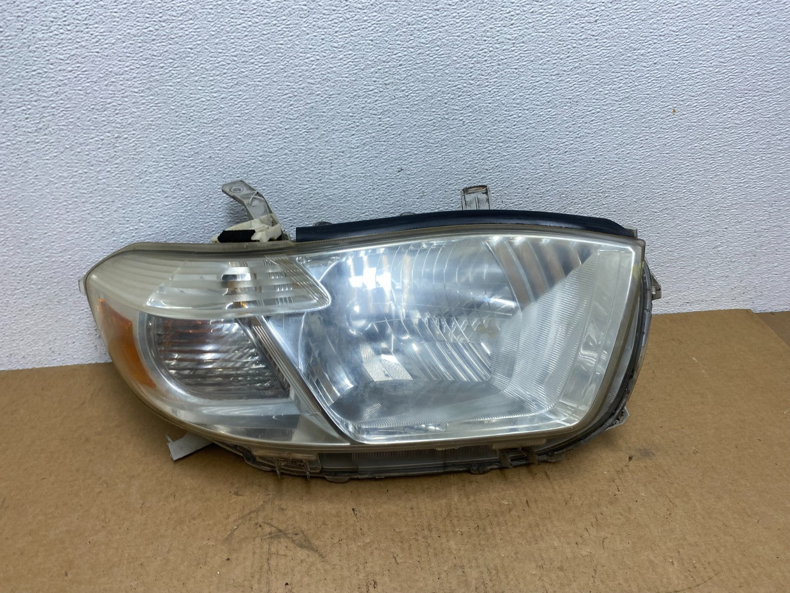 2008 - 2010 Toyota Highlander Right Passenger RH Halogen Headlight AC1810 DW0