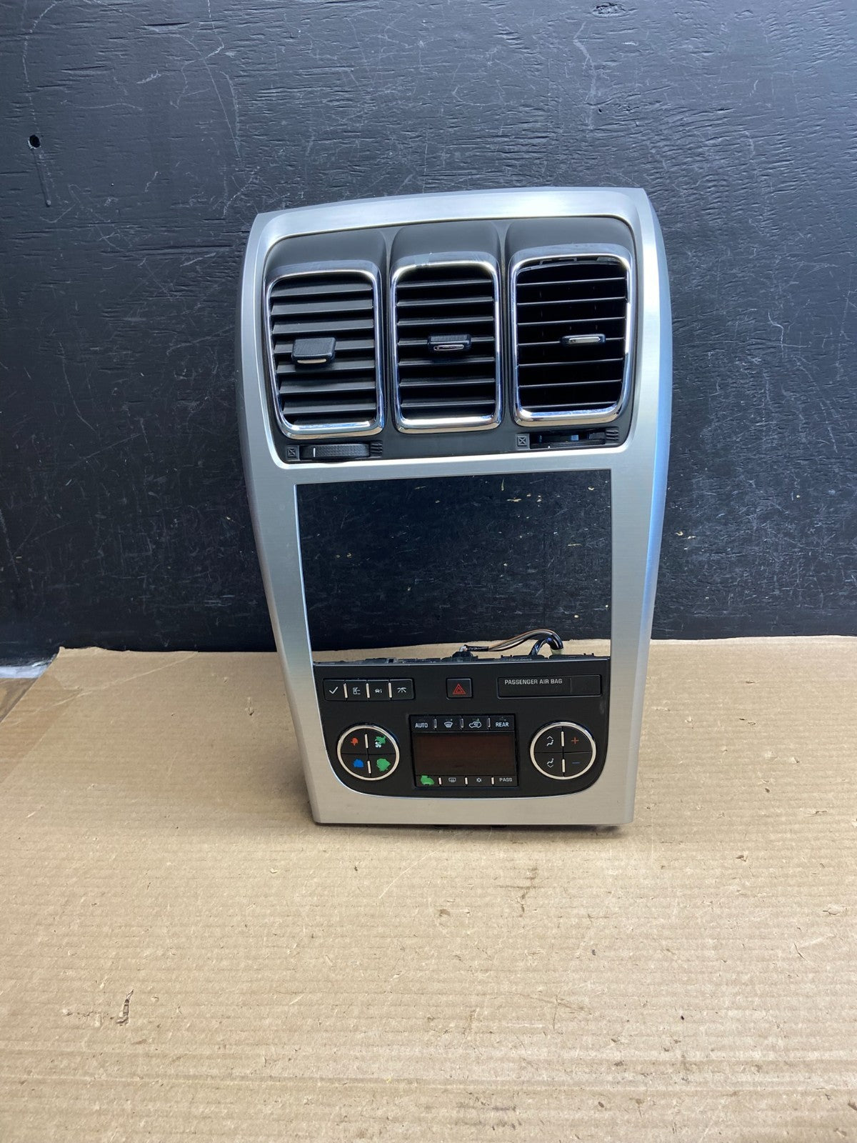 2007 - 2012 GMC Acadia A/C Heater Climate Control Radio Panel Bezel OE ah3596 DG0
