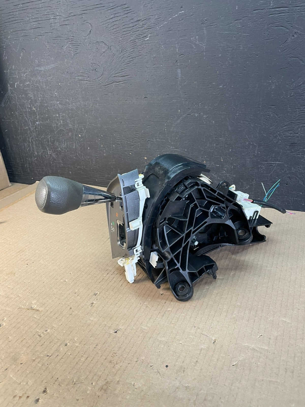 2009 to 2013 Toyota Venza Shifter Shift Gear Select Control 33560-0T020 AE34431