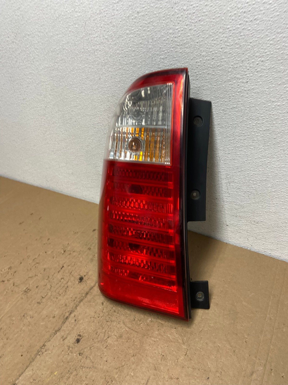2007 to 2010 Kia Sedona Left Driver LH Side Tail Light AC7209 LK1