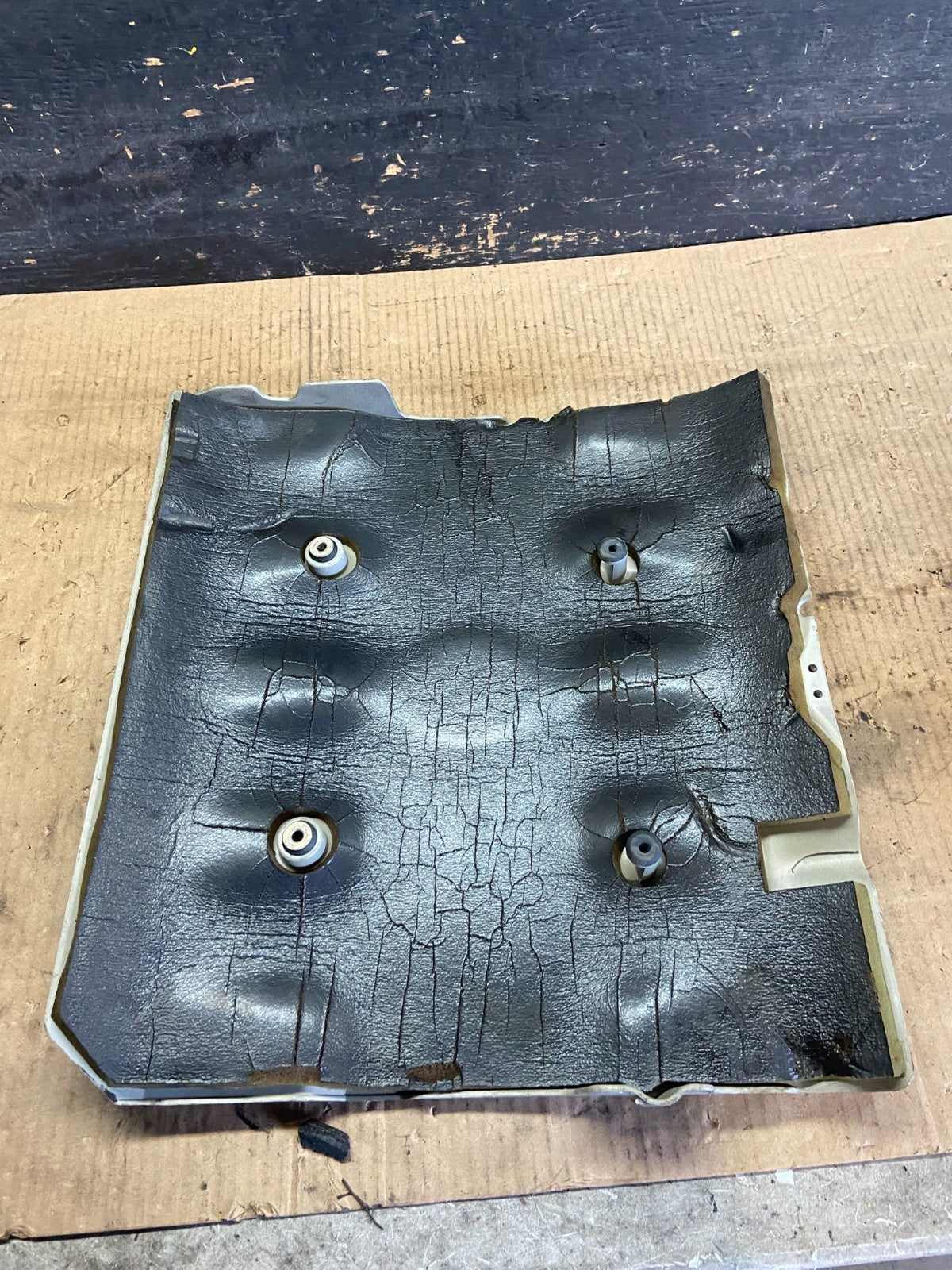 2001 to 2004 Cadillac Deville Seville Northstar Engine Motor Cover R7109 DG7