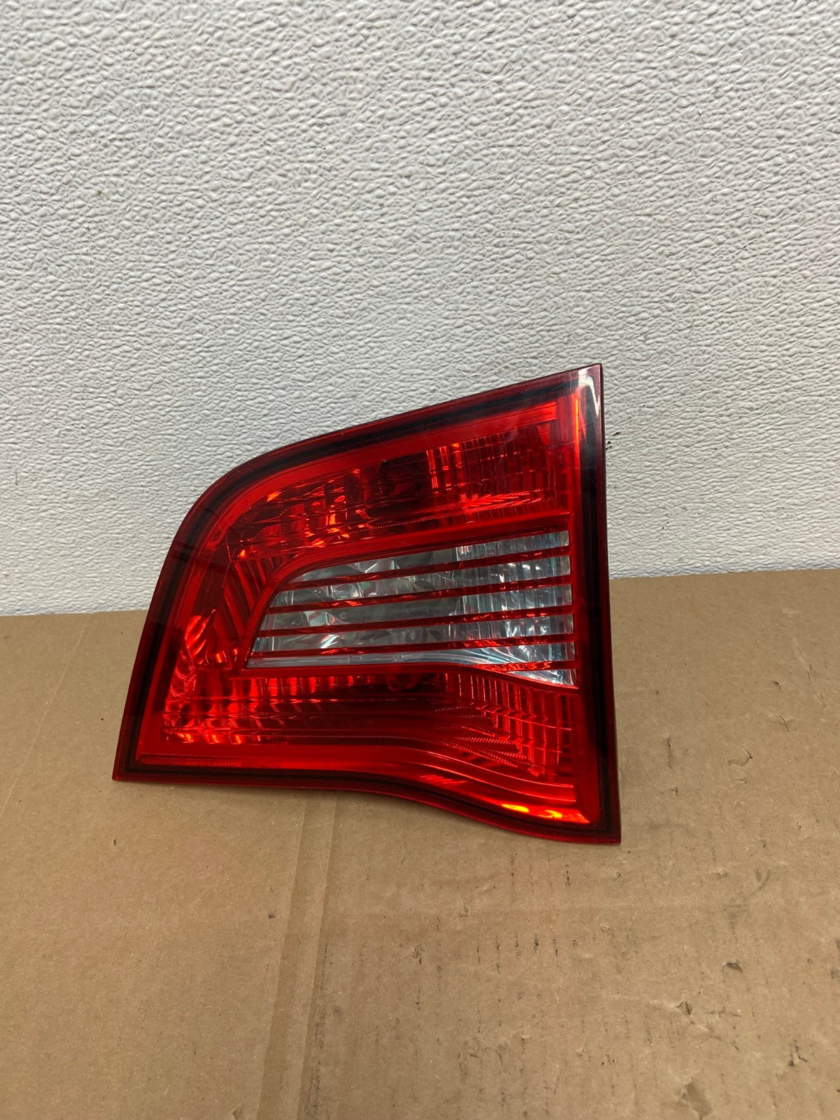 2009-2014 Volkswagen Routan Right Passenger Rh Side Inner Tail Light AB6839 LK0
