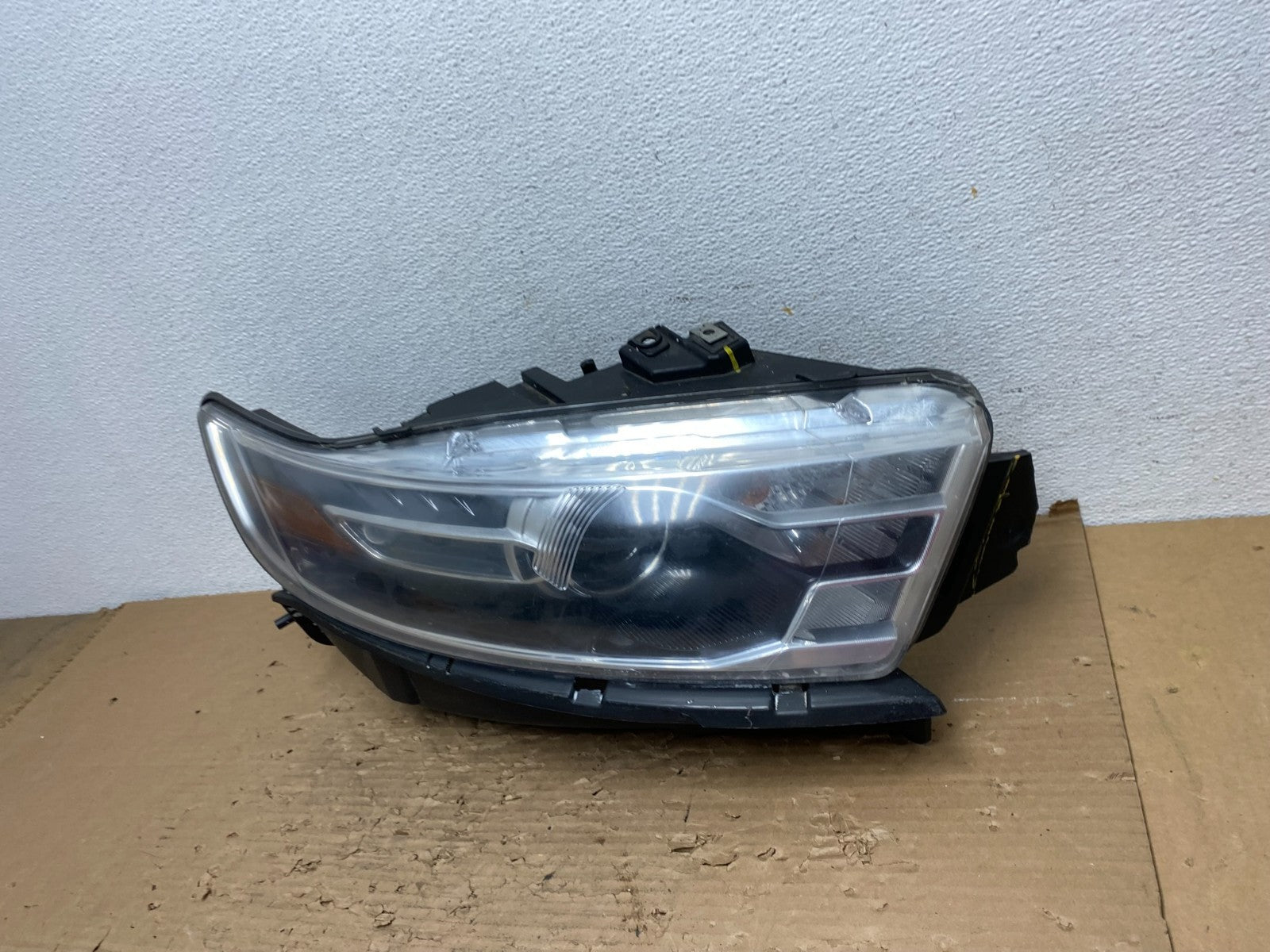2013 to 2019 Ford Taurus Right Passenger RH Side Headlight Halogen AD4381 DW1