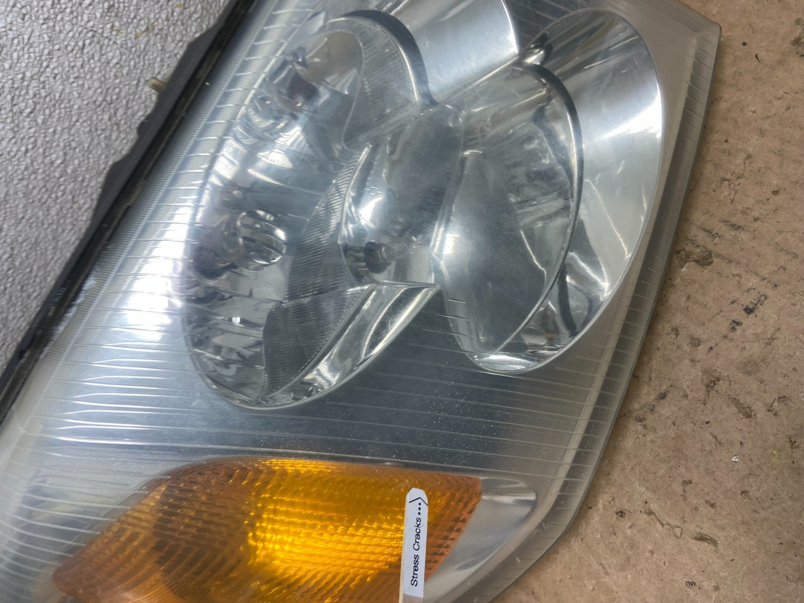 2002 to 2009 Gmc Envoy Right Passenger RH Side Headlight Halogen Z7688 PS4